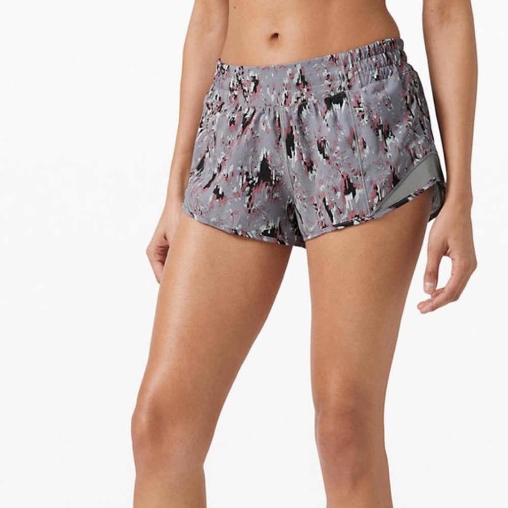 LULULEMON Hotty Hot Shorts Size 6